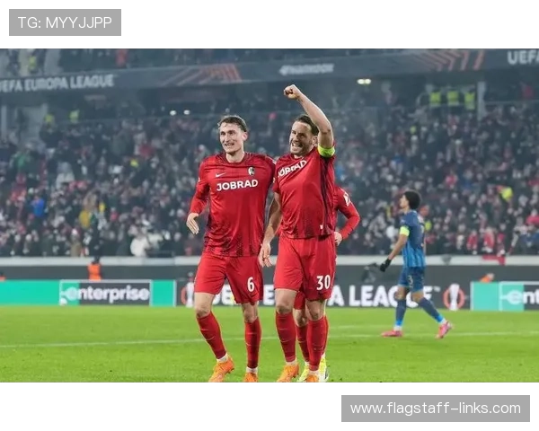 弗赖堡点球英雄持续提升，助球队逆转战局获赞誉不断